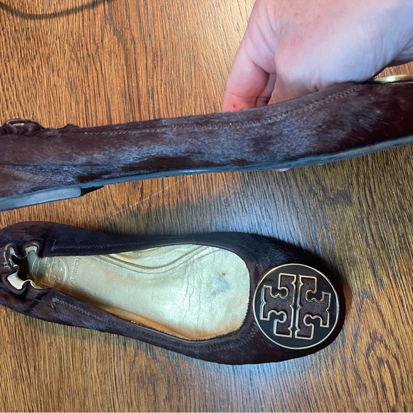 Tory Burch Calf Hair Dark Brown Flats with Gold Logo - Picture 4 of 4